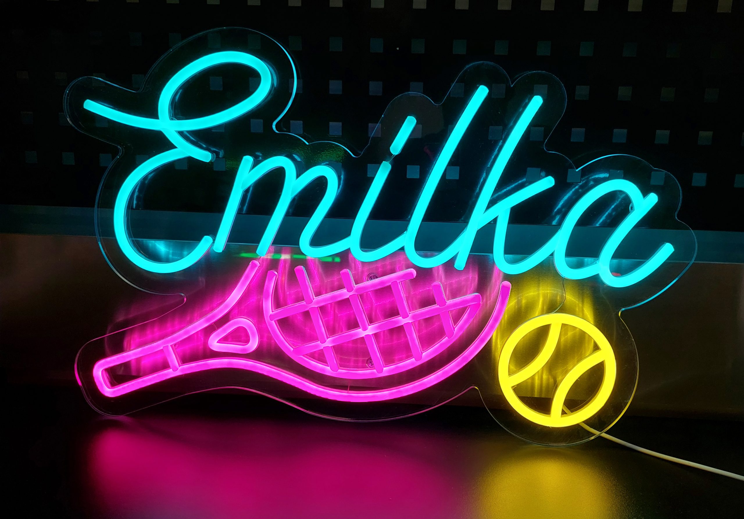 Neony LED w biznesie – jak światło buduje markę i przyciąga klientów